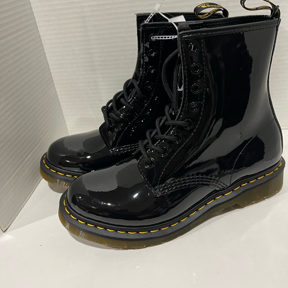 Dr Martens 1460 PATENT LEATHER LACE UP BOOTS Size W8 or M7